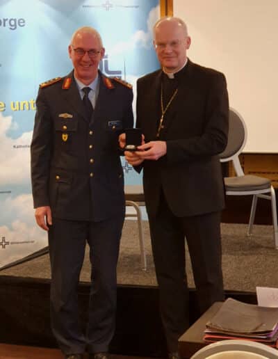 GL Dr. Rieks mit Militärbischof