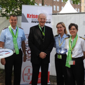 Der KathMilBischof Dr. Overbeck besucht unseren Stand vom Krisenkompass ©privat